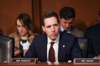Законодатели США призывают привлечь к ответственности КПК за «авантюристические действия» в отношении COVID-19