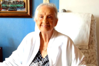 95-летняя женщина из Бразилии получила благословение Фалунь Дафа