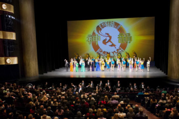 Компания Shen Yun World завершила гастроли по городам Тайваня аншлаговыми концертами в Тайбэе. «Мы должны аплодировать им стоя», – говорят зрители