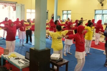 Индонезия. Фалунь Дафа приветствуют в Моджорото