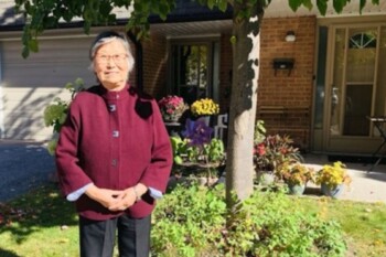 88-летняя женщина, передвигавшаяся с помощью костылей, теперь ходит легко и быстро