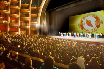 Зрители шести стран были тронуты представлением Shen Yun. «Совершенно новый уровень искусства»