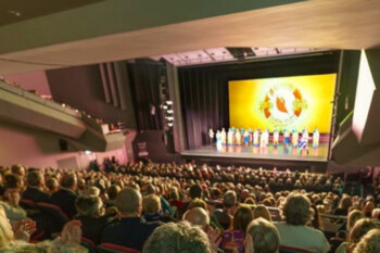 Shen Yun продолжает гастроли по Америке, Азии и Европе. Зрители говорят: «Представление очень трогательное и захватывающее»